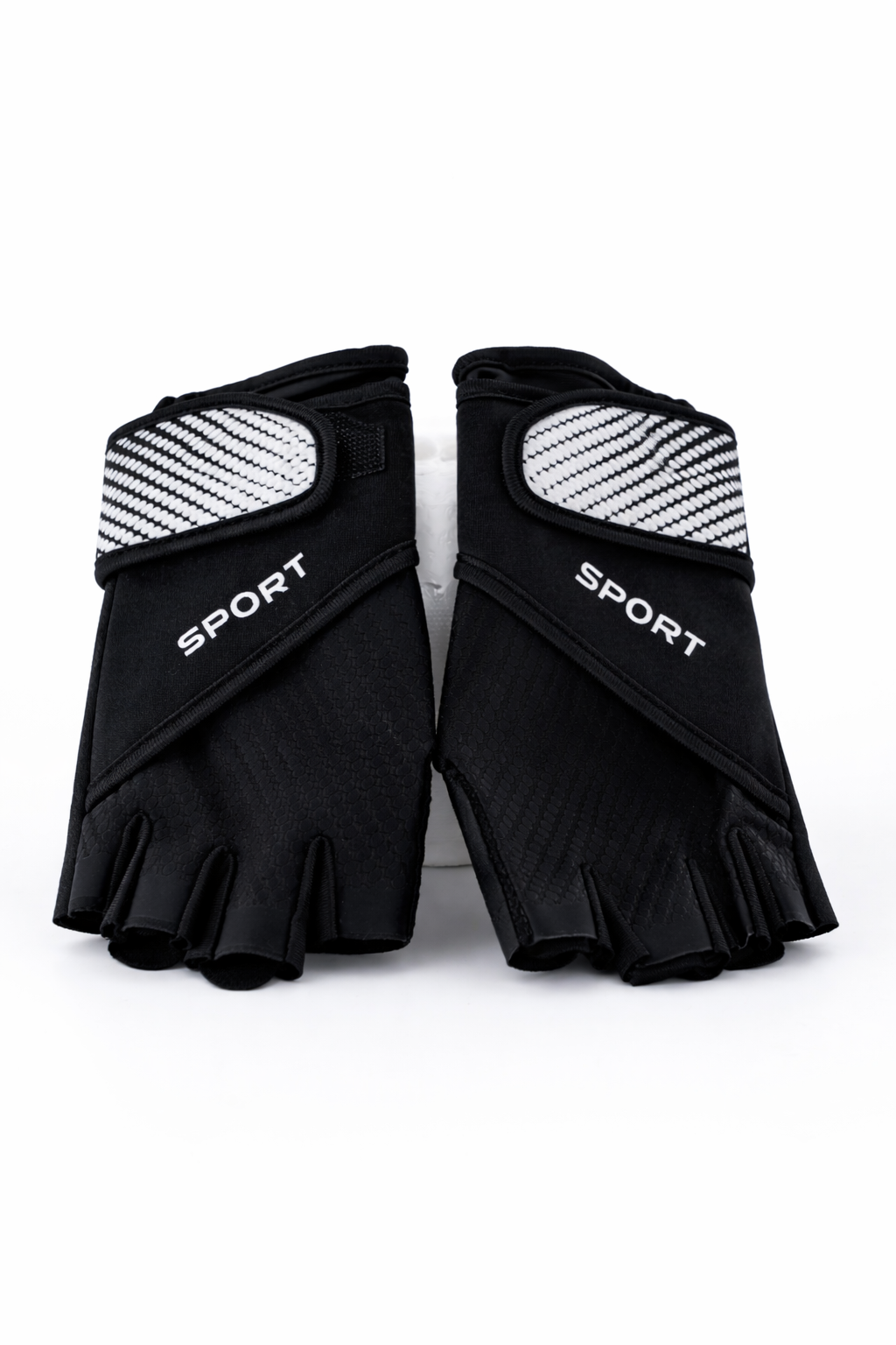 Sports gloves